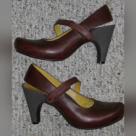 Tsubo Shoes - Tsubo burgundy pumps